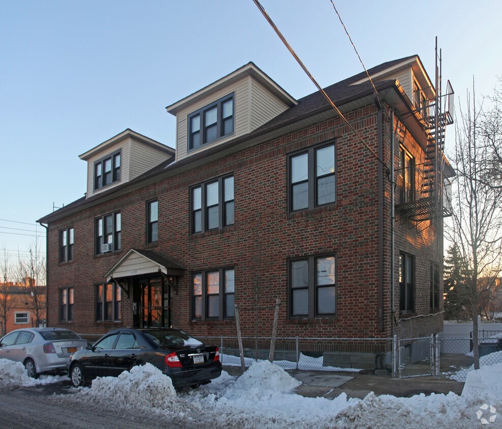 Building Photo - 1133 Mile Square Rd