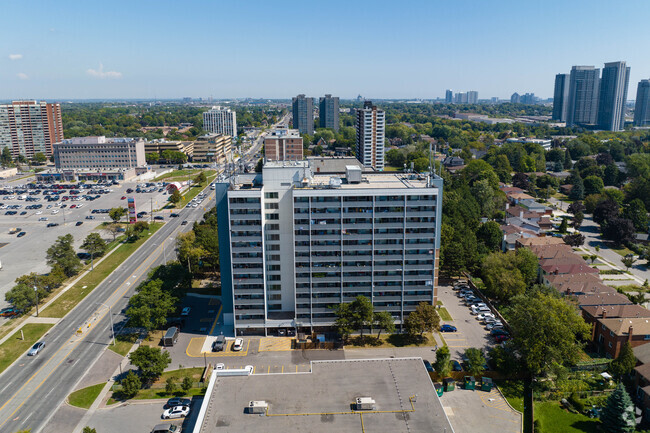 Building Photo - Tam O'Shanter Towers