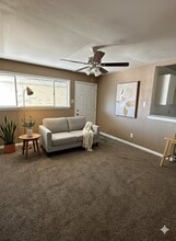 Building Photo - 516 Holiday Dr