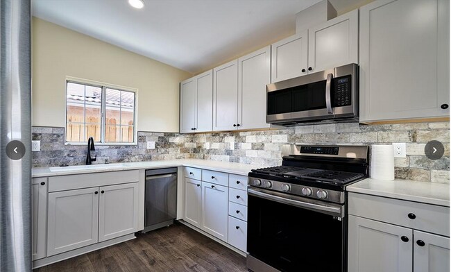 Building Photo - 51311 Avenida Velasco