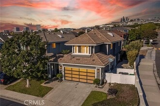 Building Photo - 2750 Point Del Mar