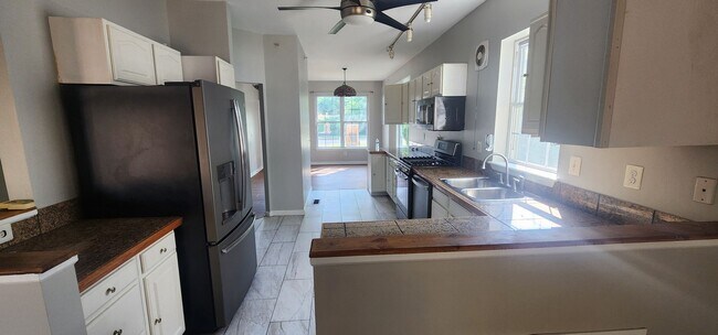 Building Photo - Beautiful King of Prussia 4 Bedroom Coloni...