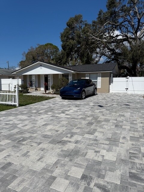 Foto principal - NEWLY RENOVATED Home For Rent in Tampa!