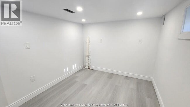 Building Photo - 989 Oak St