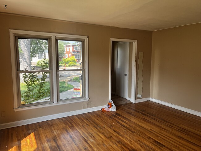 Building Photo - 301 7th Ave N