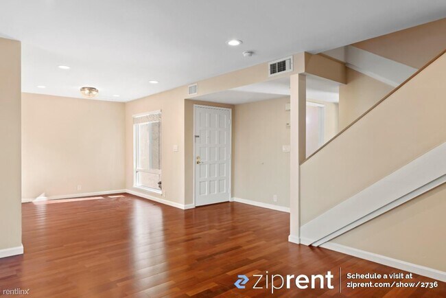 Building Photo - 3 br, 2.5 bath Townhome - 644 Celestial La...