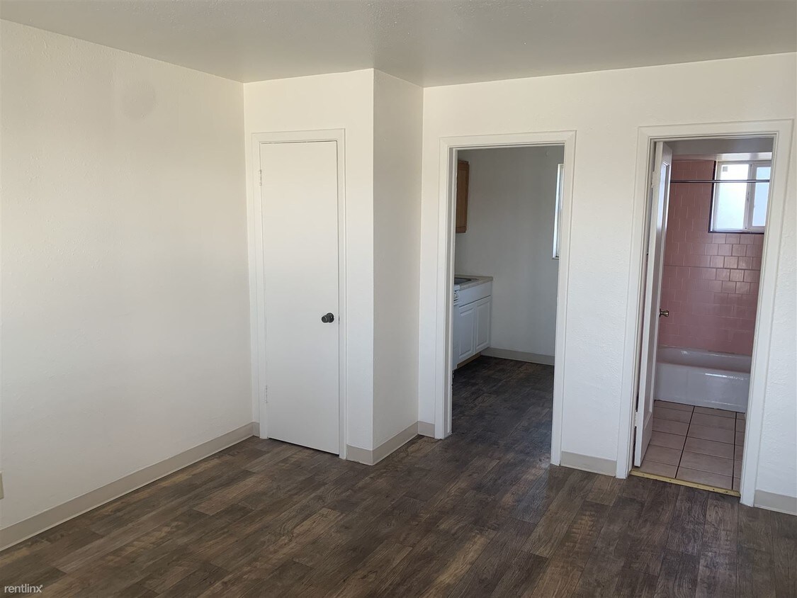 Building Photo - Studio, 1 bath  - 2795 E 4th St Unit 7 7