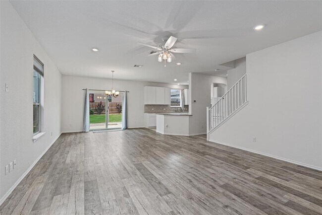 Building Photo - 305 Los Cobos Ln