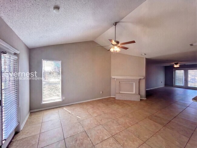Foto del edificio - 6585 Fairwood Cove