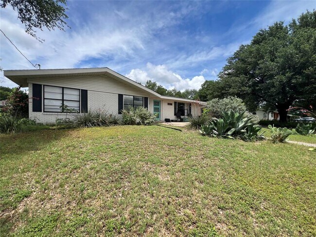 Foto del edificio - 11702 Oak Trail
