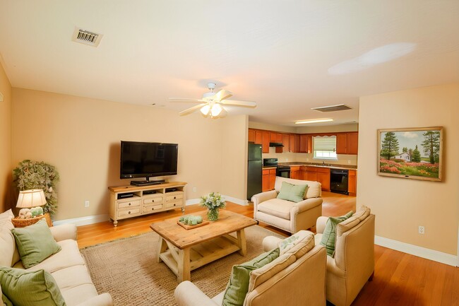 Foto del edificio - 1401 Crossway Cottages Ln