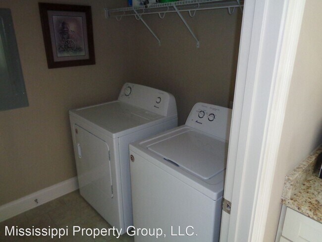 Building Photo - 4 br, 4.5 bath House - 236 Massee Circle