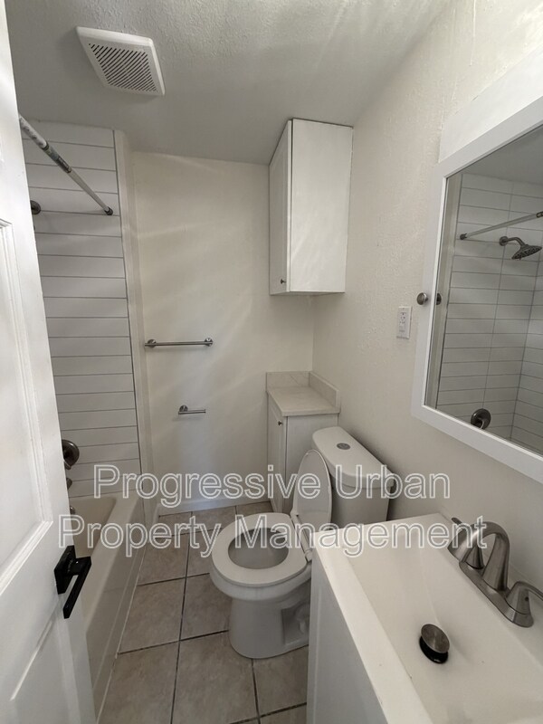 Foto del edificio - 4345 W 48th St