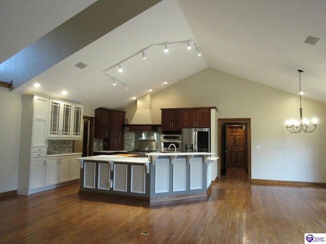 Building Photo - 708 Foxfire Rd