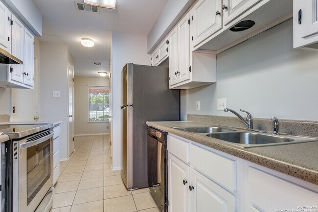 Foto del edificio - 2913 Eisenhauer Rd