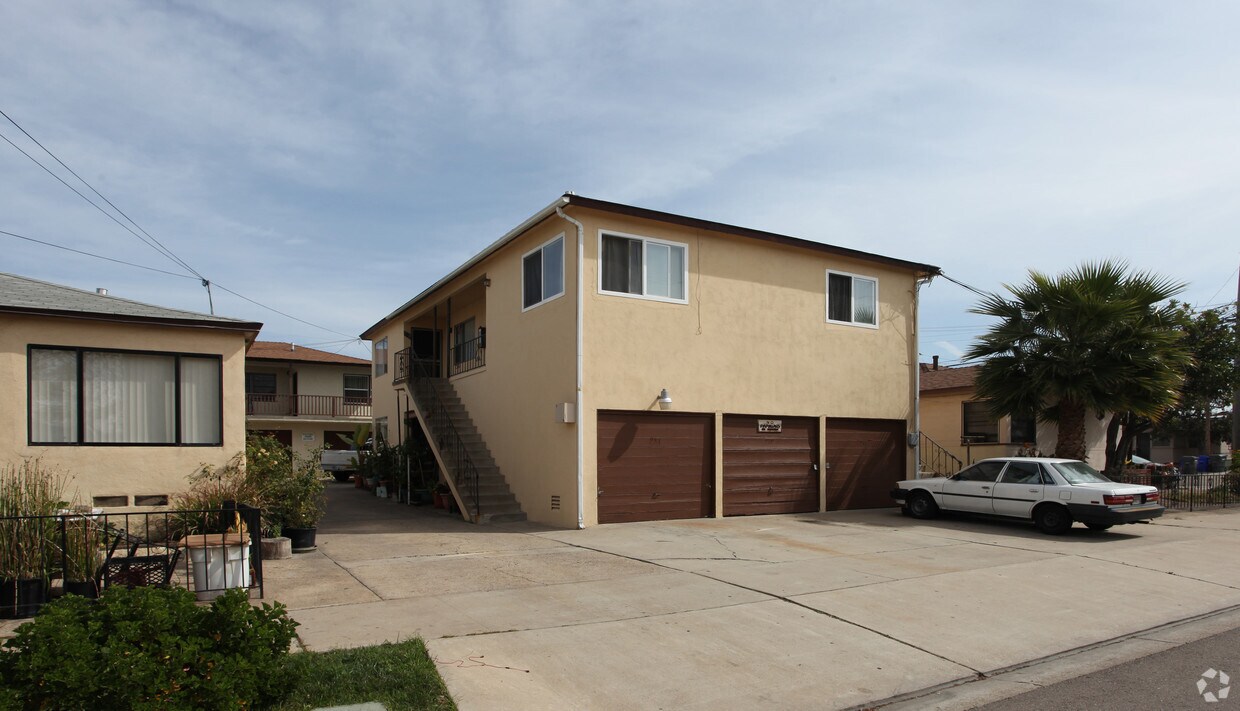 Building Photo - 925-945 Hoover Ave