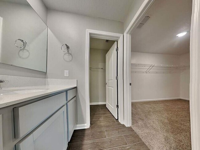 Foto del edificio - 912 Caitlin Loop