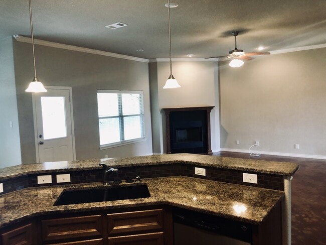 Building Photo - 606 Tumbleweed Dr