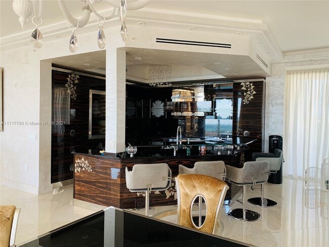 Building Photo - 7151 Fisher Island Dr