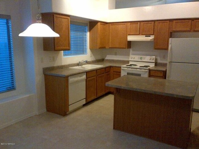 Building Photo - Spacious 4-Bed Home in Rancho Sahuarita – ...