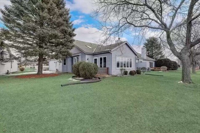 Building Photo - W180N9827-N9827 Riversbend Cir W