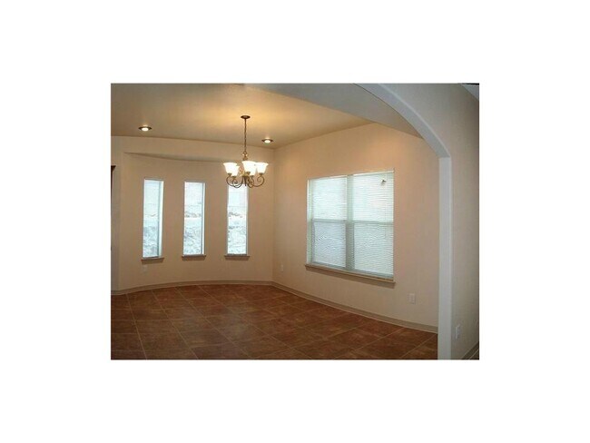 Building Photo - Beautifully crafted 3 bedroom, 2.5 bathroo...