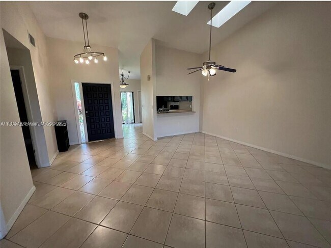 Foto del edificio - 642 Emerald Way E