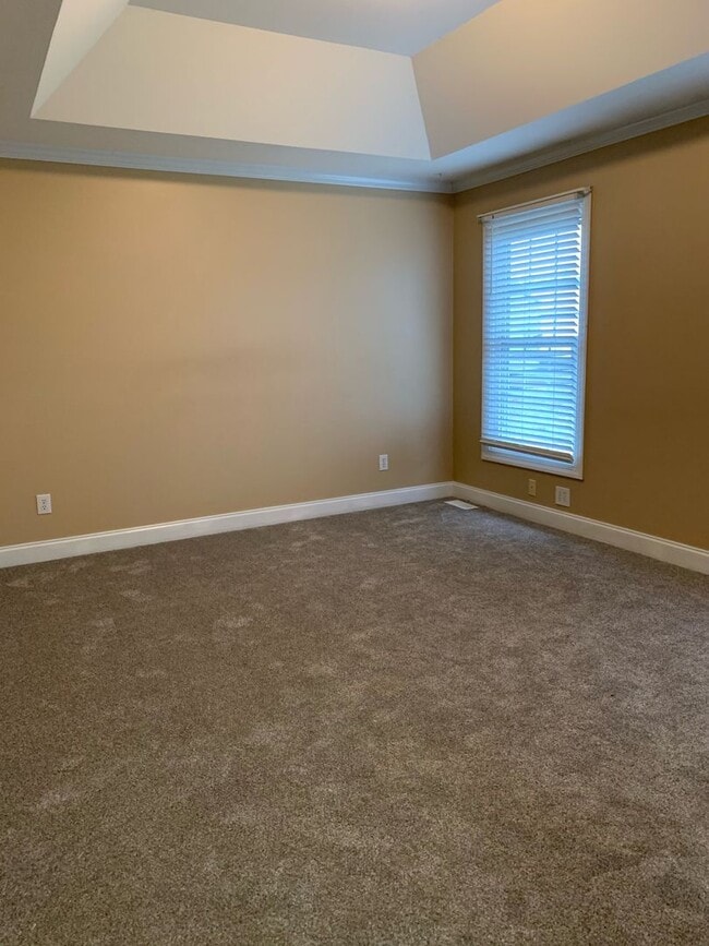 Building Photo - BEAUTIFUL FAMILY HOME