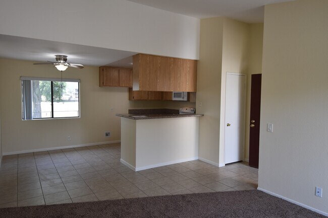Foto del edificio - 695 E 5th St