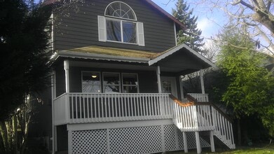 Building Photo - 2116 E Grand Ave