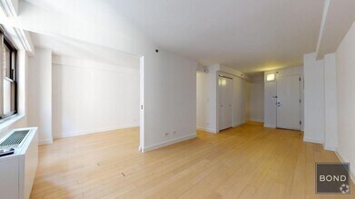 Building Photo - 222 E 39th St