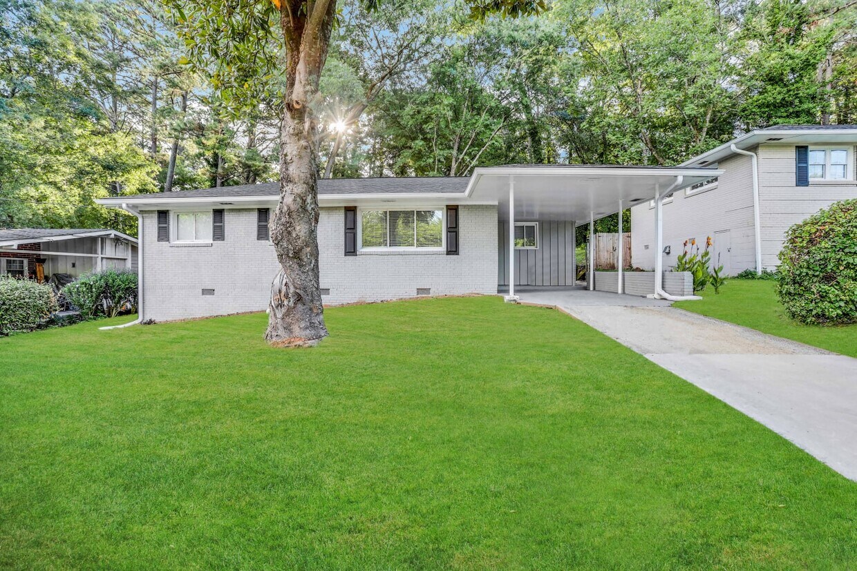 2890 Delowe Dr House Rental in East Point, GA