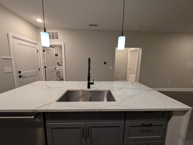 Building Photo - 751 N 6th St