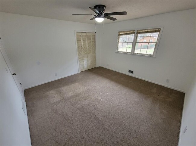 Building Photo - 5651 Four Winds Dr SW
