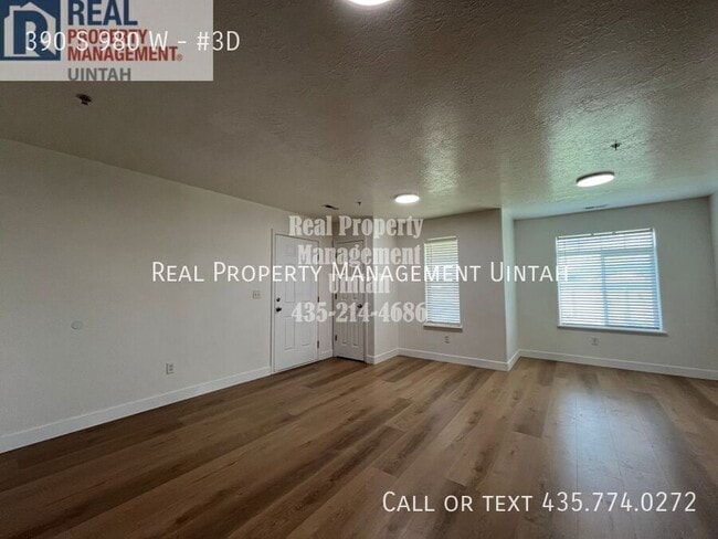 Building Photo - 390 980