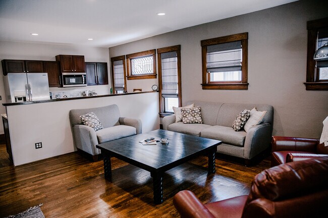 Foto del edificio - 721 Highland Ave