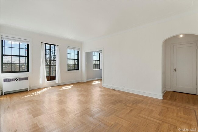 Building Photo - 14 N Chatsworth Ave