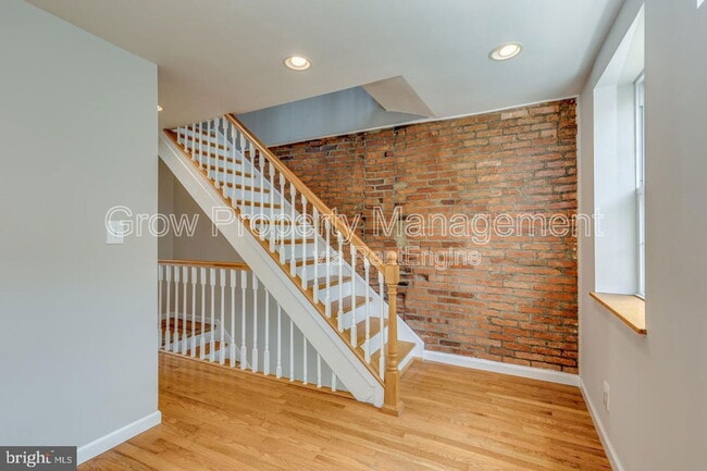 Foto del edificio - 331 Titan St