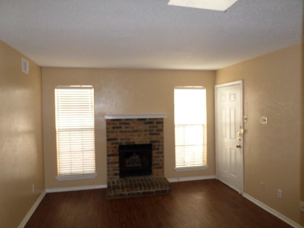 Primary Photo - 9520 Royal Ln