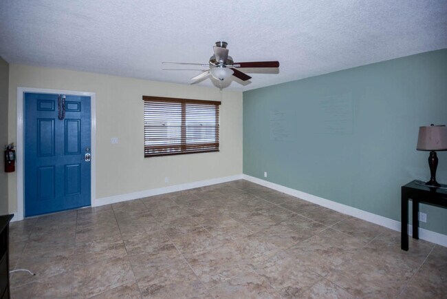 Building Photo - 801 Hummingbird Way