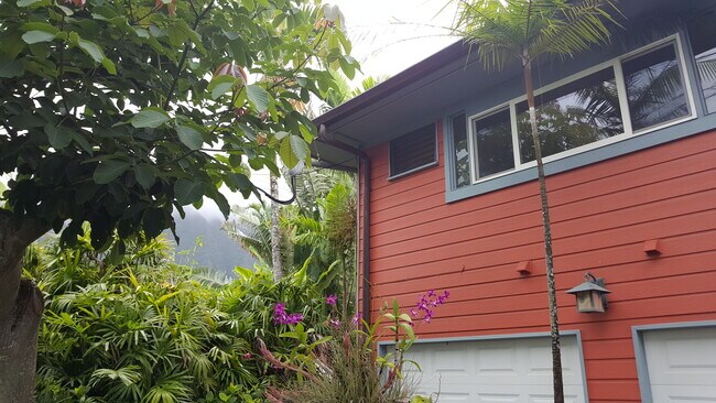 Unit above Garage - 47-227 Kamakoi Rd