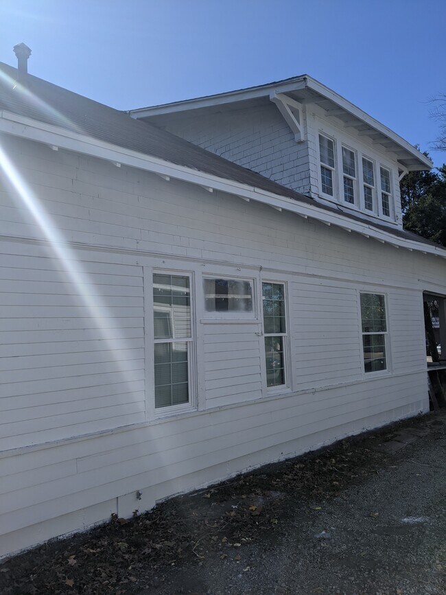 Exterior Norte - 413 S Broadway St