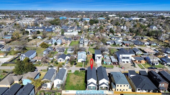 Building Photo - 410 E 41st St