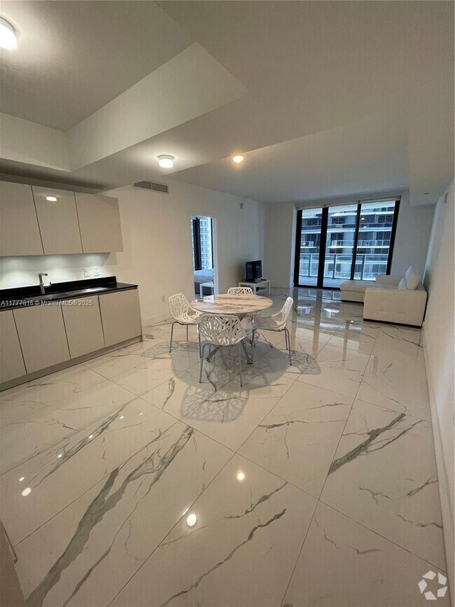 Building Photo - 1010 Brickell Ave