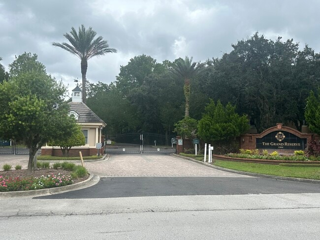 Foto del edificio - 13810 Sutton Park Dr N