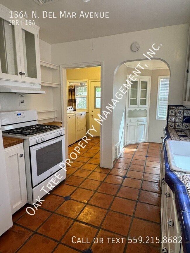 Foto del edificio - 1364 N Del Mar Ave