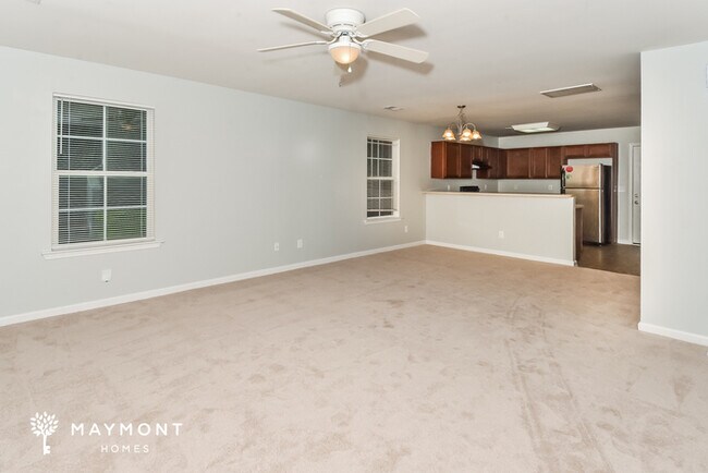 Foto del edificio - Great 2-Story Home with 4 Bedrooms