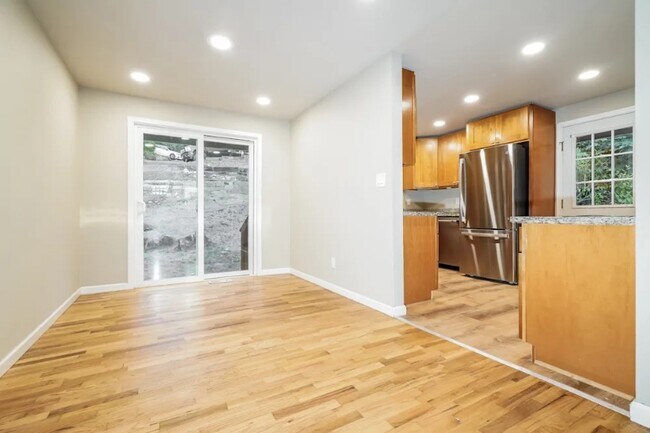 Foto del edificio - 23048-23016 16th Ave S