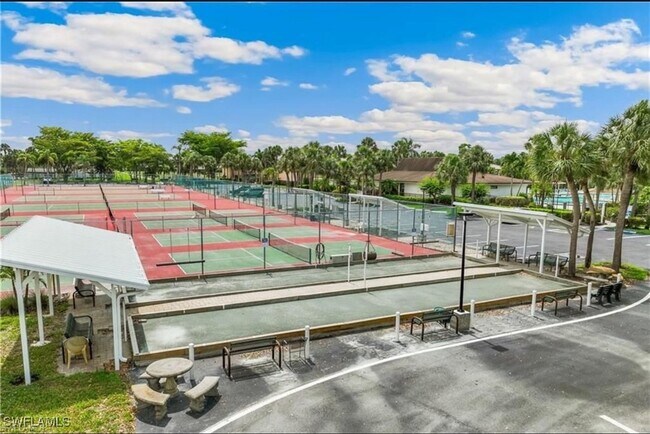 Foto del edificio - 4220 Looking Glass Ln