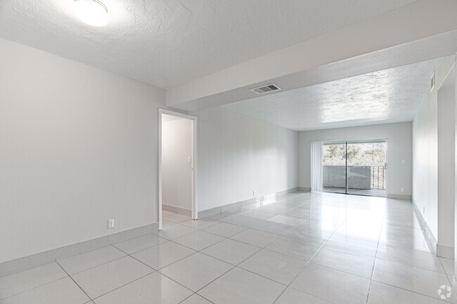 2BR, 2BA - 1,300SF - Windward Vista